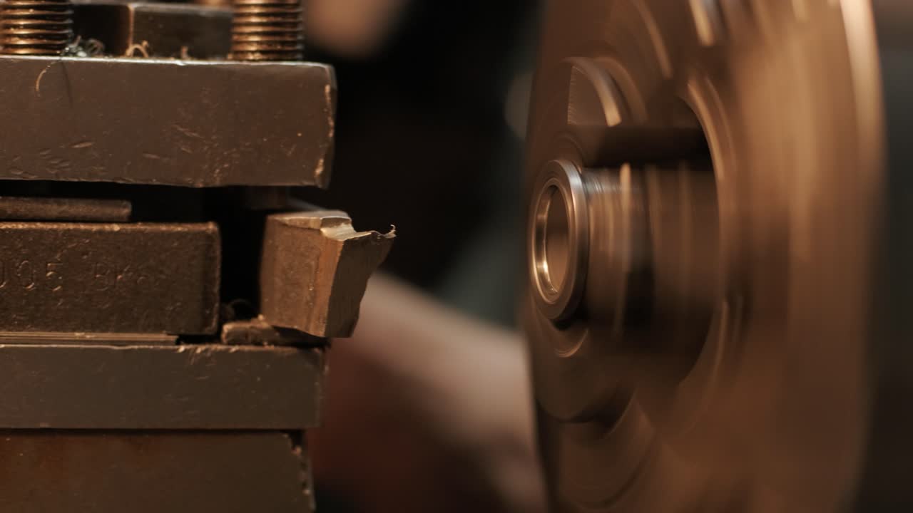 máquina de perforación con perforación para el tapado. máquina de torno cnc.