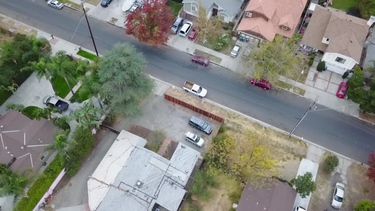 현대 미국 주택 공중을 비행