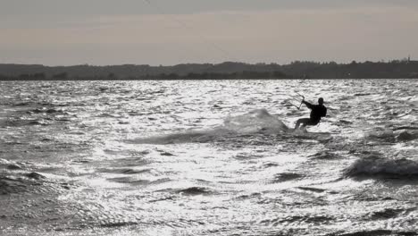 Kitesurf-Al-Atardecer-En-Polonia