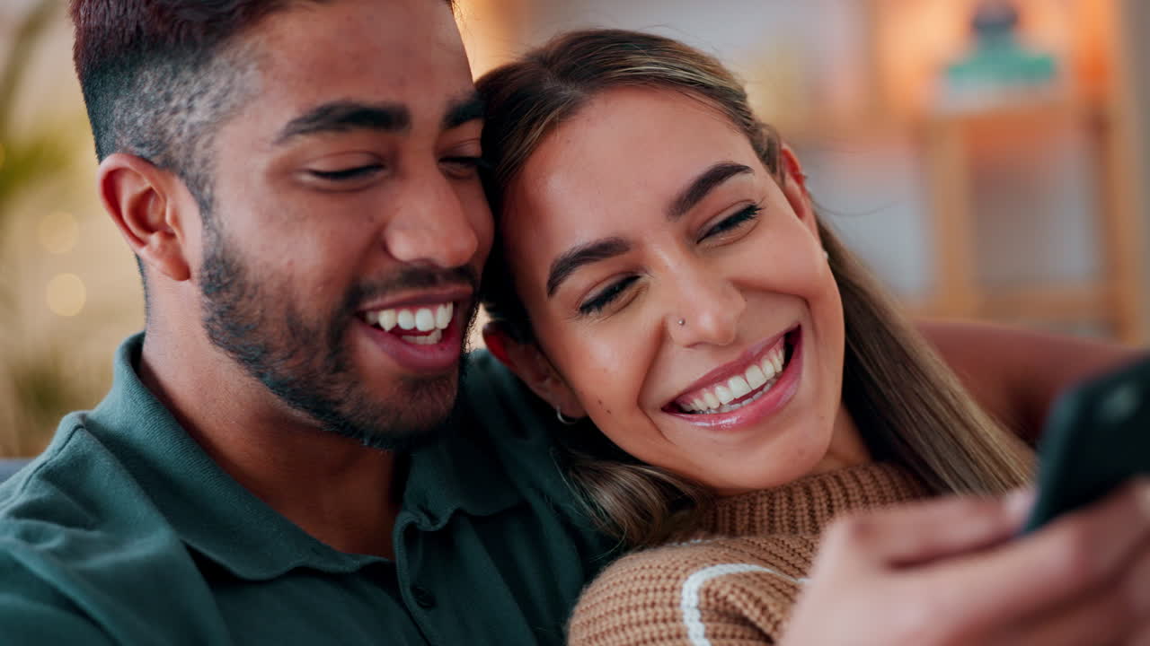 teléfono, pareja, meme de las redes sociales