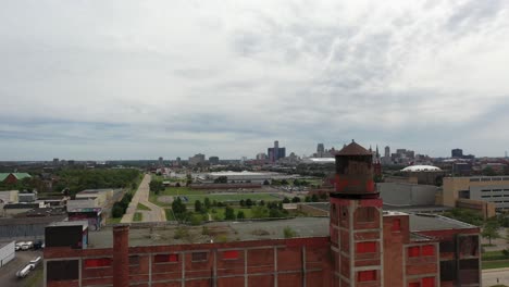 Detroit-4K-with-factory-and-skyline