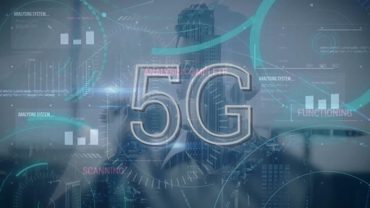 animazione di elaborazione dei dati e testo 5g su uomo d'affari caucasico