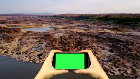 shoot video of nature with smart phone with green screen display