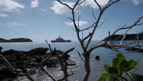 Megayacht-Vor-Anker-Vor-Der-Karibikinsel-Antigua