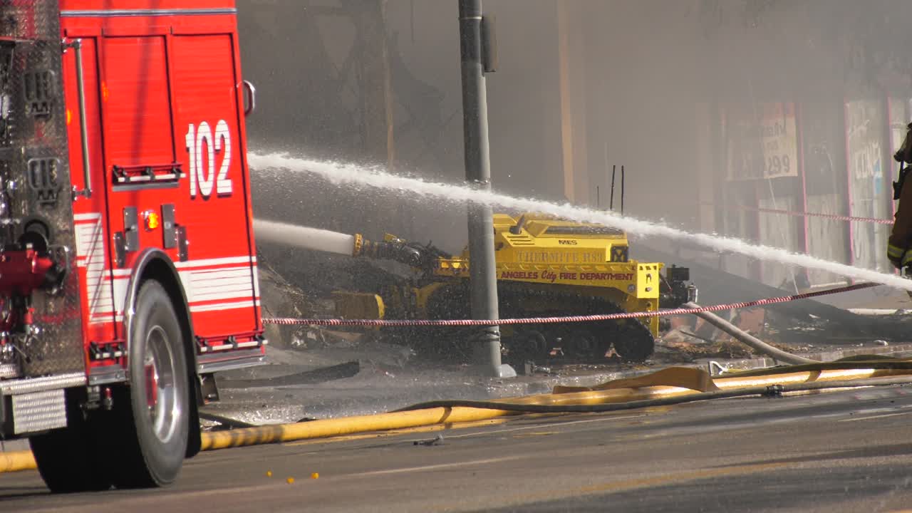 소방로봇이 대형화재 진압