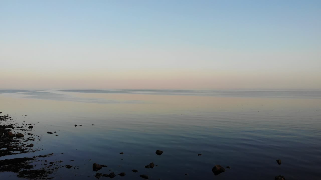 진정 고요한 고요한 영어 채널 바다