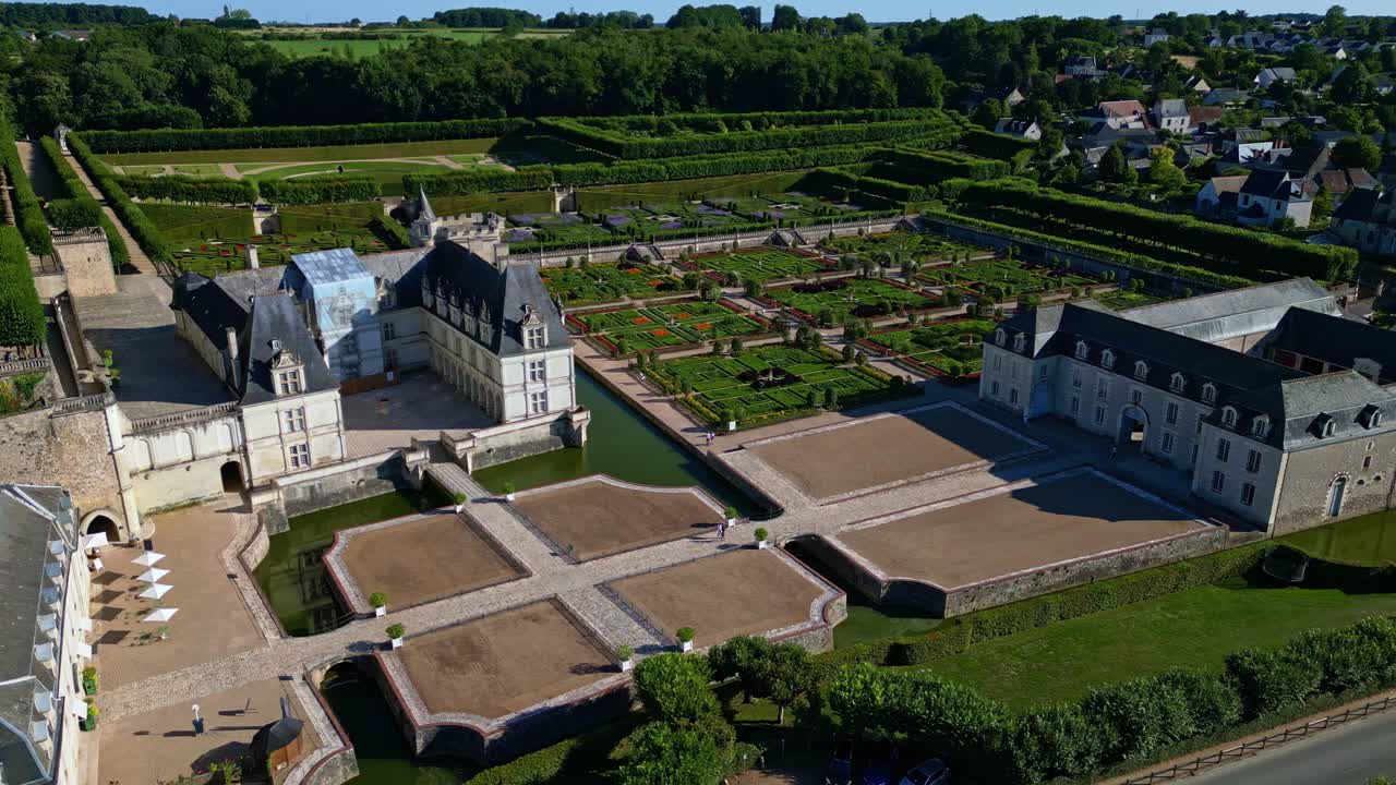 Vista aerea dello Château de Villandry e dei giardini, Valle della Loira, Francia. Drone aereo