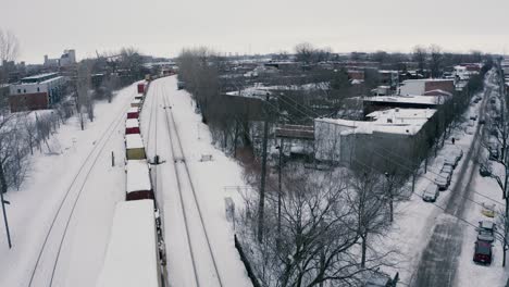 Secuencia-De-Drones-Panorámicos-De-Tren-Urbano-De-Invierno-4k_001