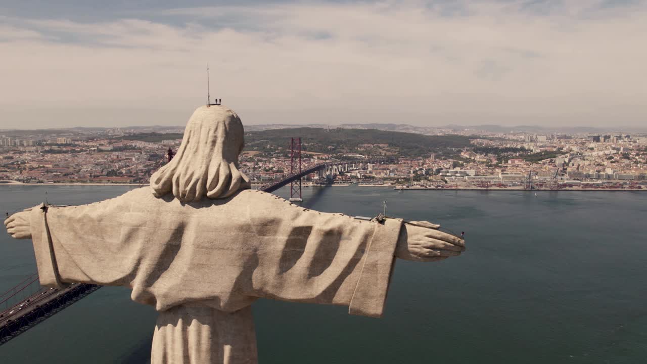 파노라마 패닝 샷, 포르투갈의 수도 리스본을 바라보는 왕 그리스도의 신성한 동상