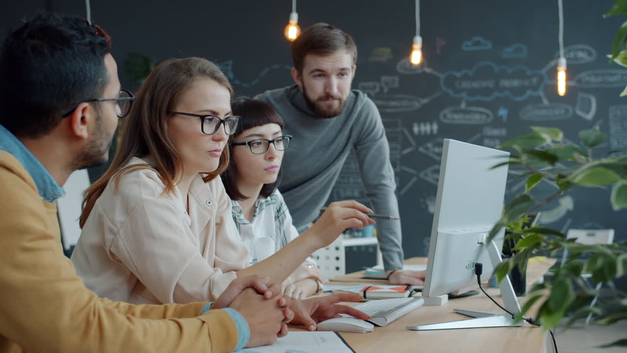 reunión de equipo en una oficina moderna