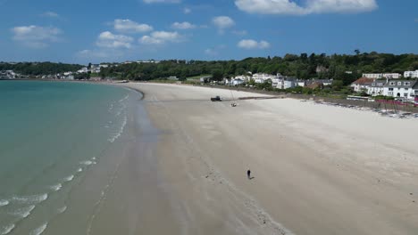 Einsame-Person,-Die-Am-Strand-St.-Spaziert