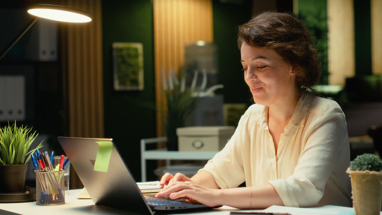 Vertical Video Genius businesswoman making a breakthrough discovery late at night