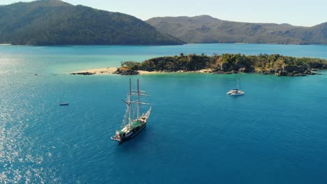 Panoramic-aerial-view-of-tranquil-waters-over-Whitsunday-islands,-Australia