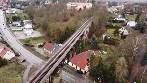 viejo puente ferroviario de 4 km en mansfeld, harz, alemania
