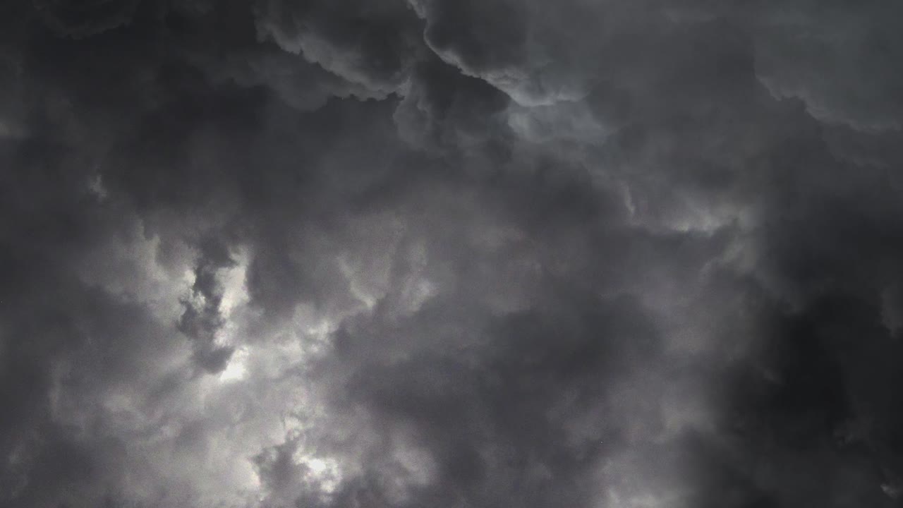 iluminación de 4k, rayo sobre la lluvia