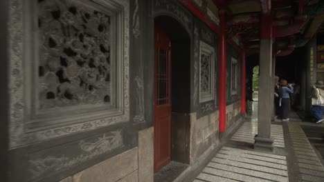 lungshan temple pillars taipei