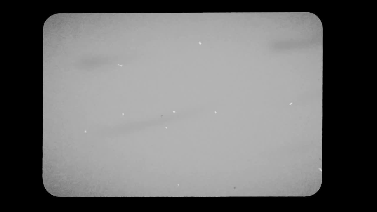 4k 그래픽 비디오 먼지 스크래치: 오래된 영화 외모와 깨진 vhs 오류 효과를 만들기