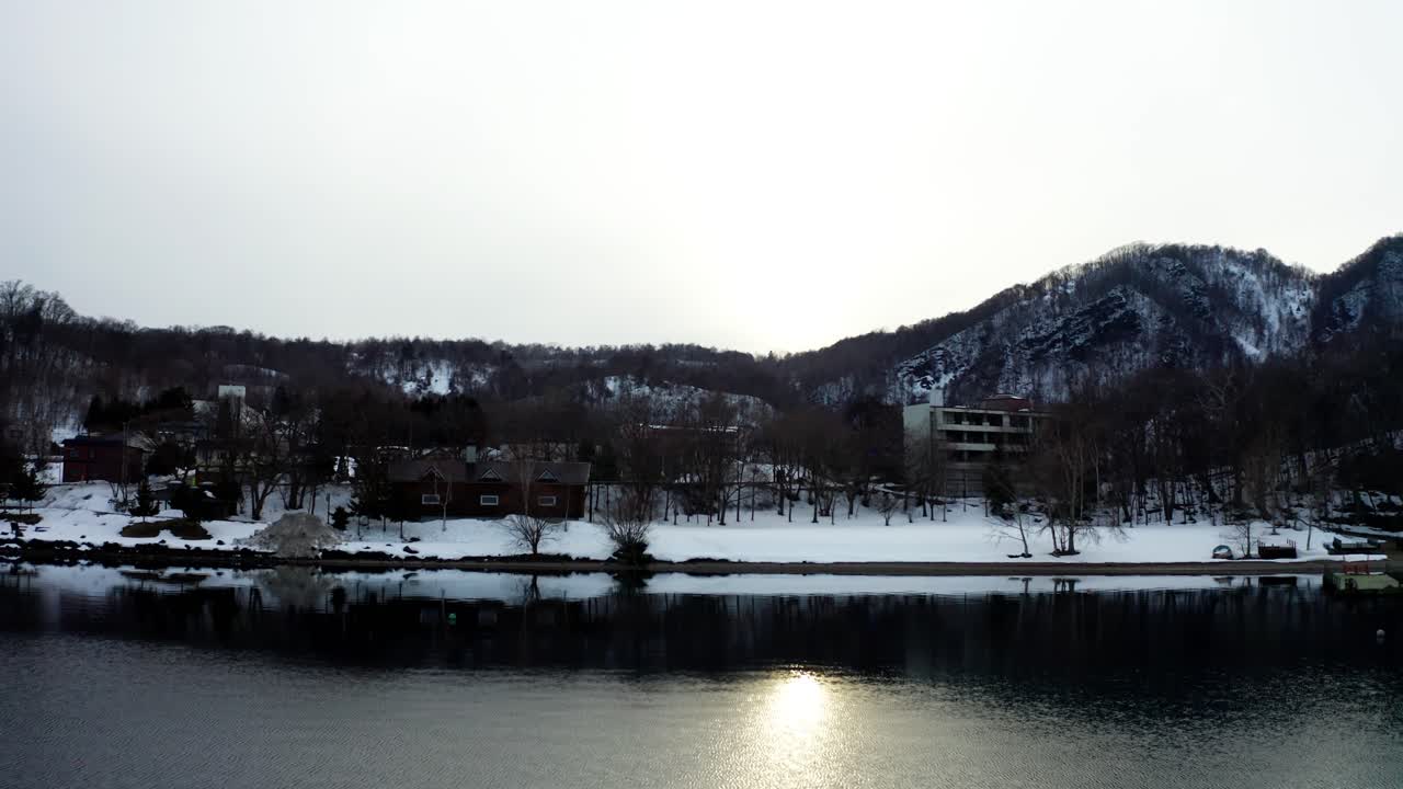 vista aérea del lago toya