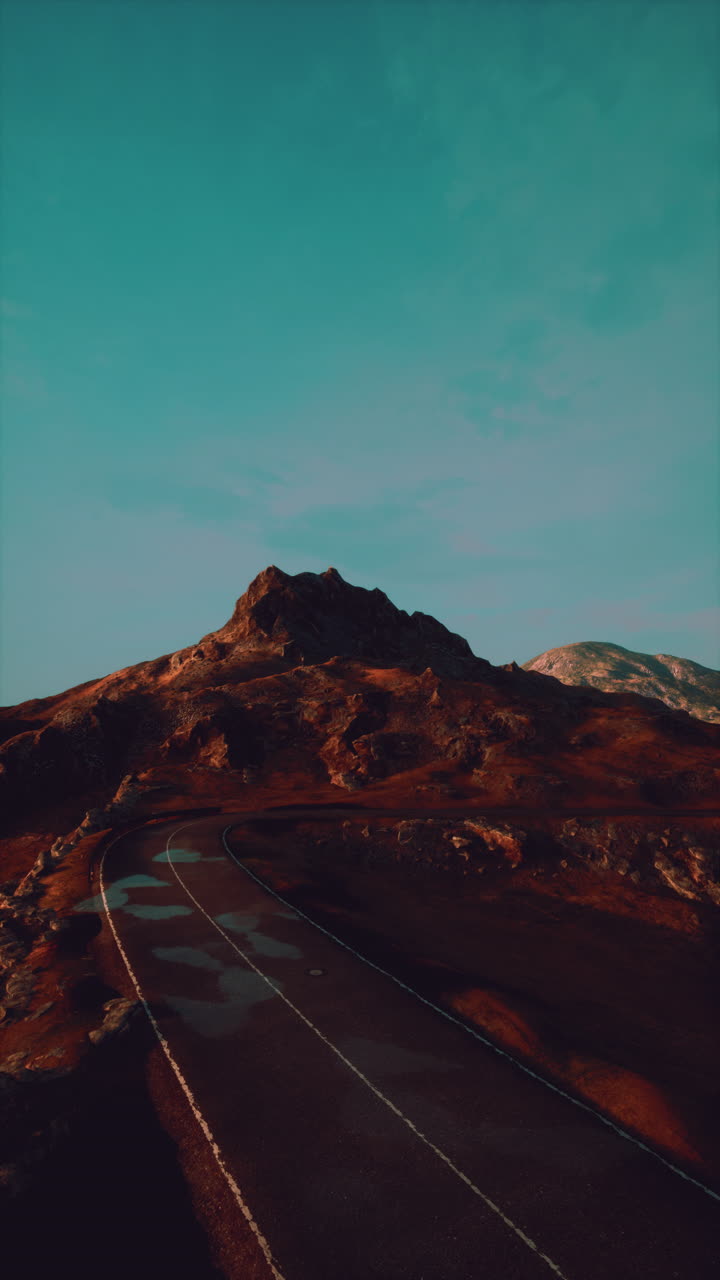 스코틀랜드 산으로 가는 빈 길