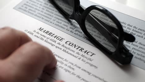 finger tapping on islamic marriage contract