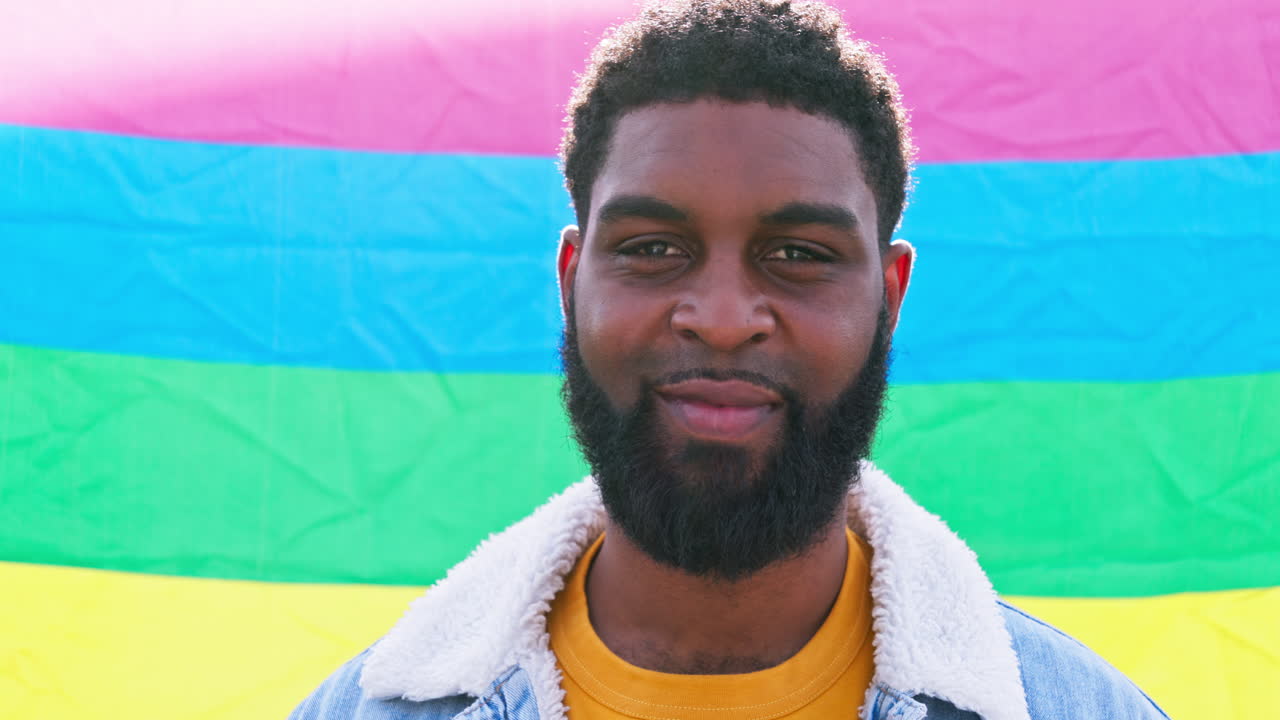 hombre gay africano, bandera del orgullo