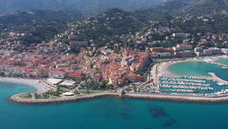 Luftaufnahme-Der-Altstadt-Von-Menton,-Sonniger-Tag,-Mittelmeerküste,-Französische-Riviera