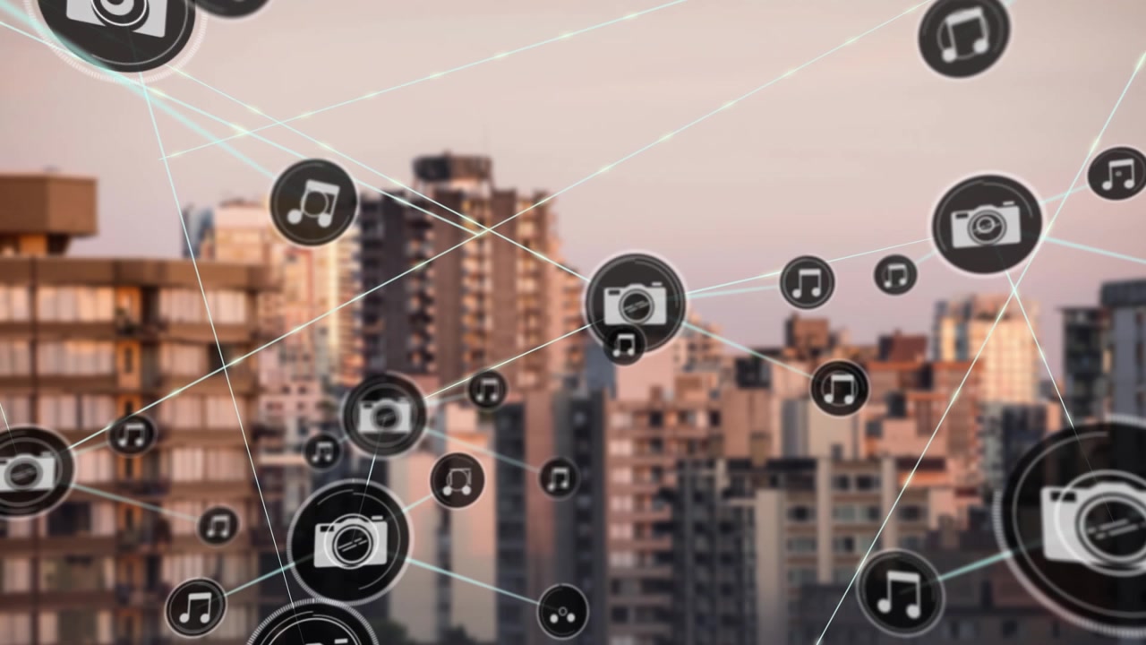 Animação de rede de ícones digitais sobre vista aérea de edifícios altos contra o céu