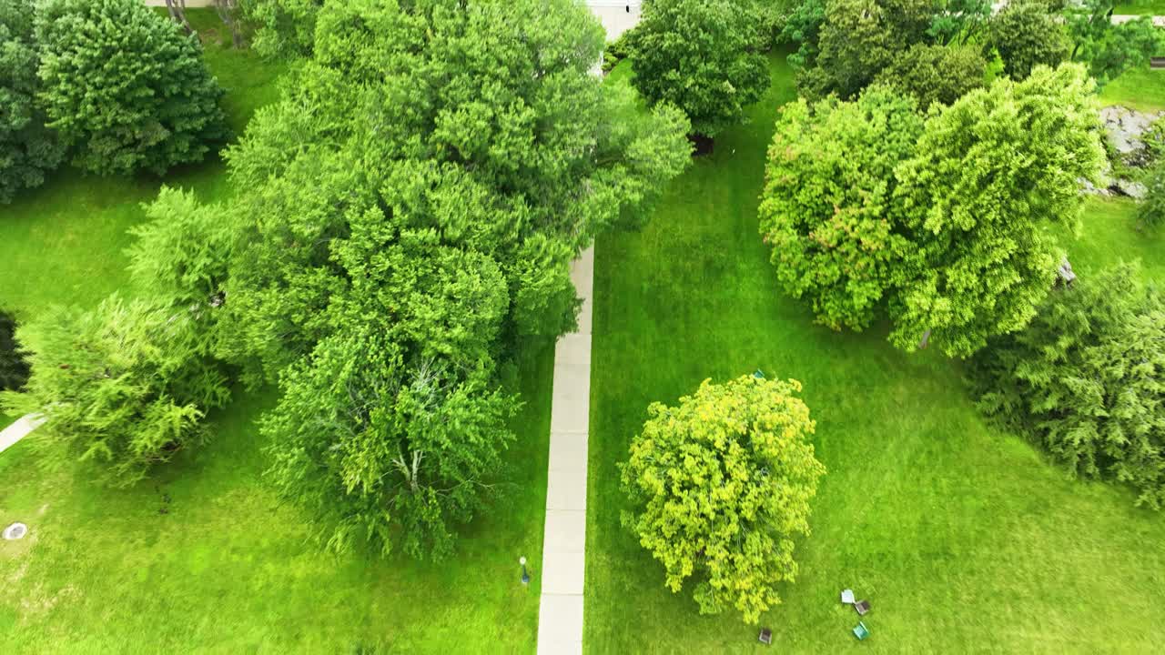 общественная зона колледжа в передней коляске и наклоне