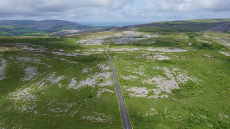 Irland-Die-Burren-Road-Zur-Küste