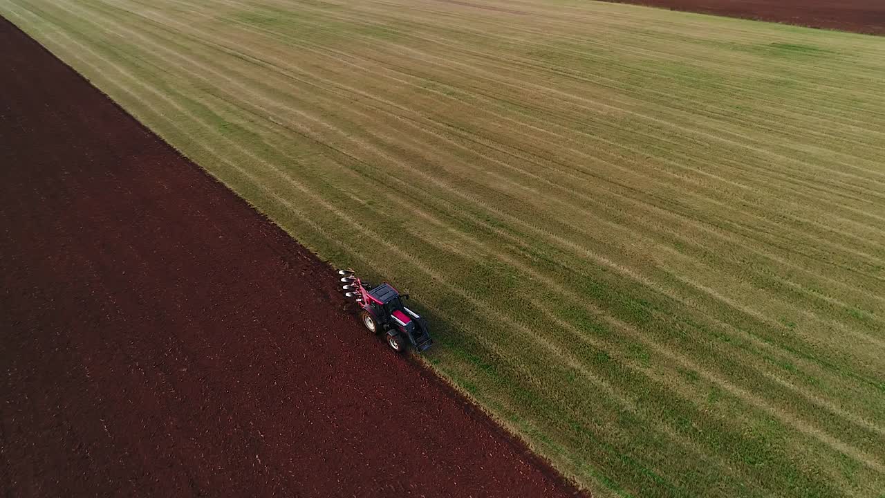 4개의 고랑 가역 쟁기 공중 넓은 시야를 갖춘 농업 분야 쟁기질