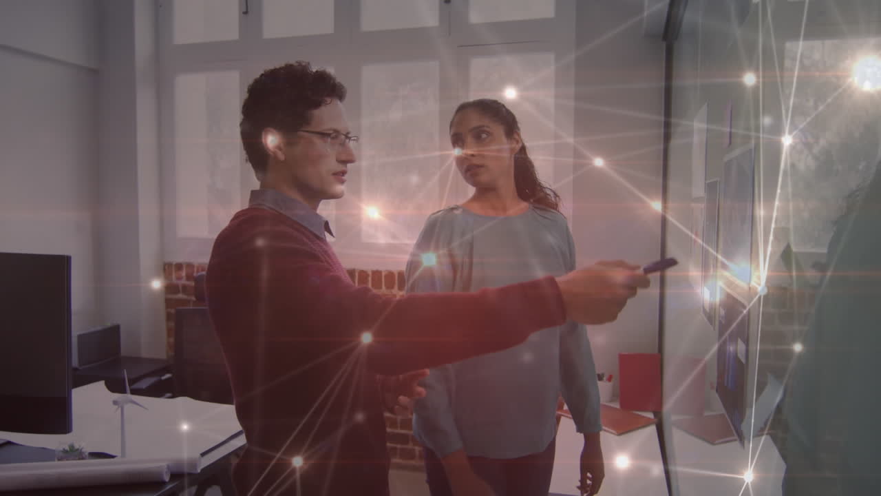 animación de conexiones con iconos sobre diversas personas de negocios en la oficina