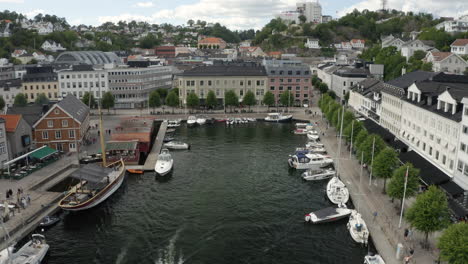 Sailboats-And-Yachts-Anchored-On-The-Pier-With-The-Seaside-Town-Of-Arendal,-Norway