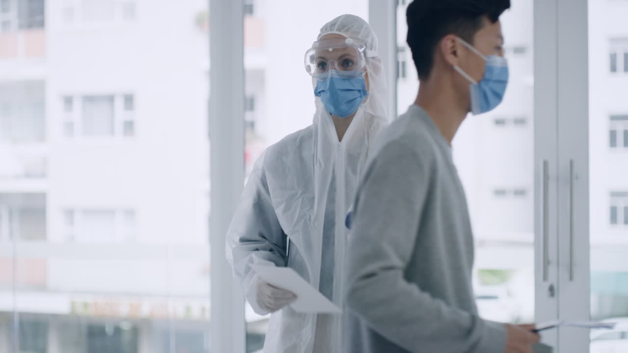 의사가 환자의 온도를 측정하는 것은 비