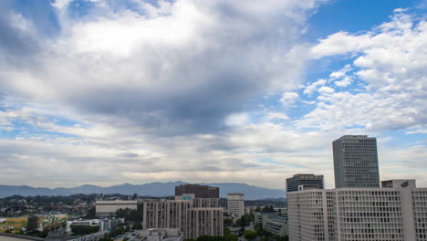 秋天在洛杉磯市中心滾動的雲端時間延遲