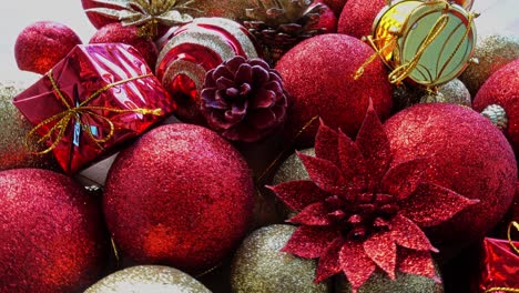 Close-Up-of-Golden-and-Red-Christmas-Balls-on-a-Christmas-Background