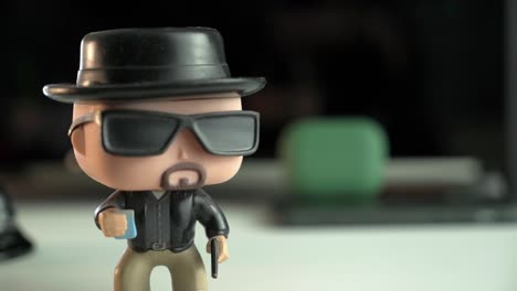 Heisenberg-POP-on-a-desk