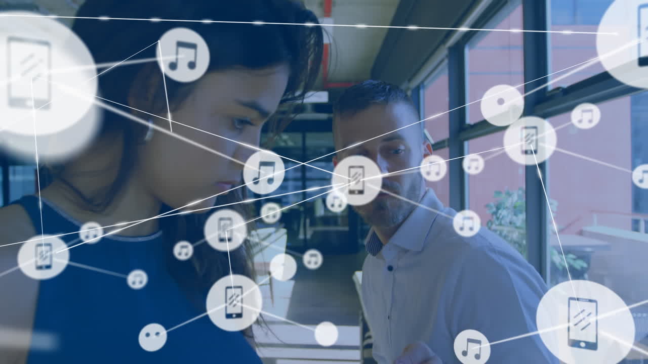 사무실에서 다양한 사업가들과의 연결 네트워크의 활성화