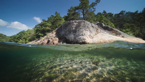 fjord über und unter wasser geteilte ansicht