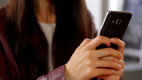 Woman-using-mobile-phone-at-restaurant-4k