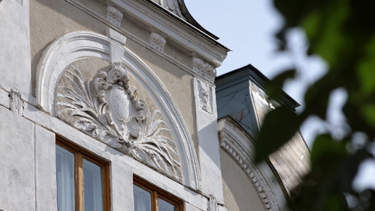 decoración de la pared de un antiguo edificio rumano 1