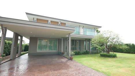 Diseño-Exterior-De-Una-Casa-Beige-Contemporánea-Y-Moderna.