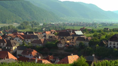 Altstadt-Von-Weißkirchen,-In-Der-Wachau-In-Österreich-Während-Der-Goldenen-Stunde