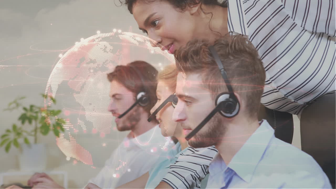 Animação de globo sobre profissionais de negócios usando headsets