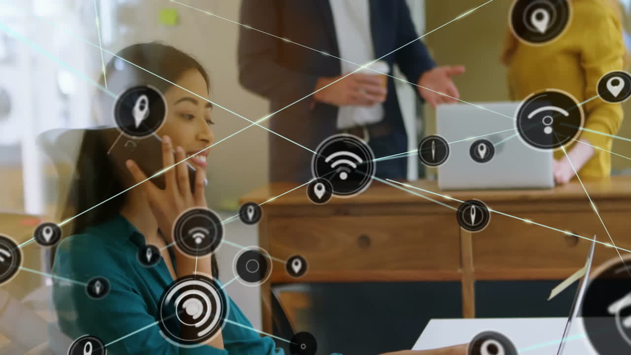 trabajando en la oficina, las personas con conectividad de red iconos de animación sobre ellos