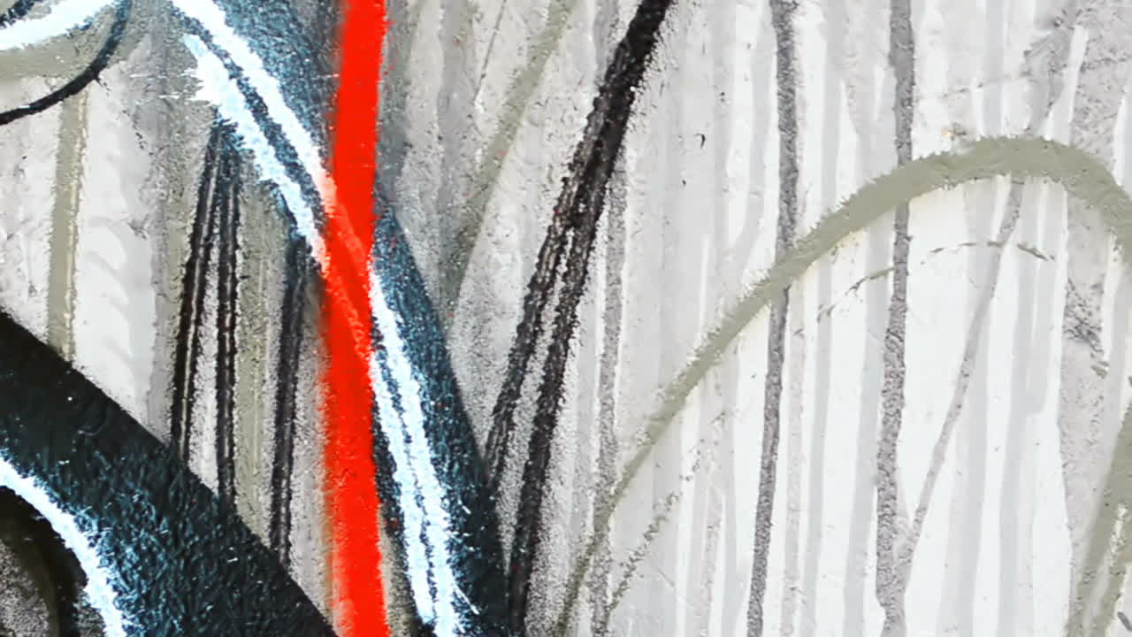 Graffiti an einem Zaun. Abstrakte Zeichnung.