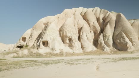 Künstliche-Höhlenhäuser,-Einzigartige-Felsformationslandschaft-Kappadokien