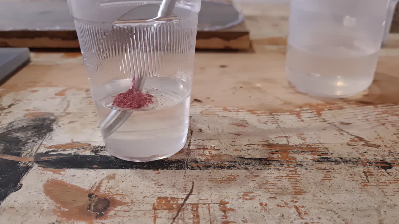 메를로 안료와 에폭시 수지 혼합