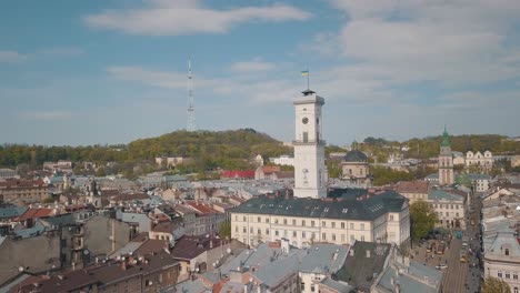 Ciudad-Aérea-Lviv,-Ucrania.-Ciudad-Europea.-Zonas-Populares-De-La-Ciudad.-Ayuntamiento