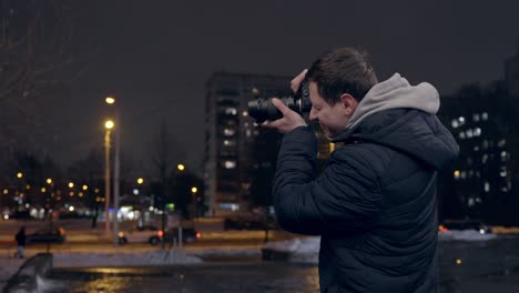 Urbane-Lifestyle-Straßenfotografie-Von-Einem-Professionellen-Fotografen-Bei-Nacht-In-Der-Stadt