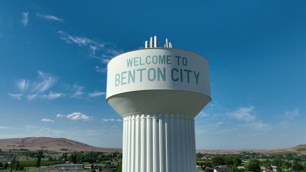 Rising aerial view of Benton City's welcoming water tower